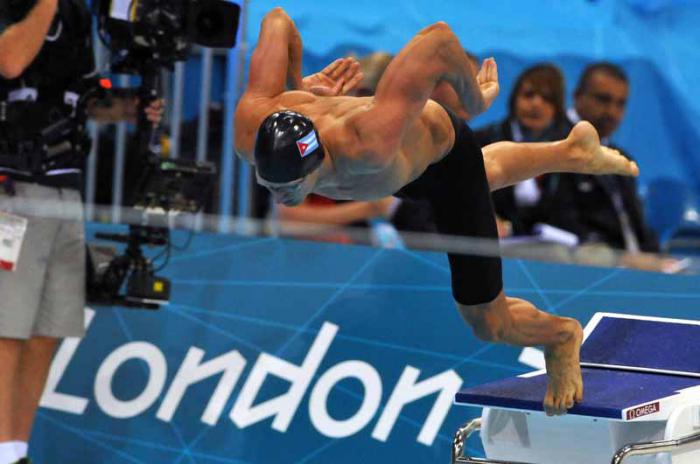 Hanser  García queda segundo en su hit eliminatorio con un tiempo de 48, 04 y pasa a la final olímpica de los 100 m libres.