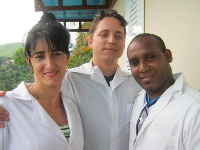 Rayda, Juan Carlos (al centro) y Yasmani sienten estar viviendo días de aprendizaje y definición. Foto de la autora