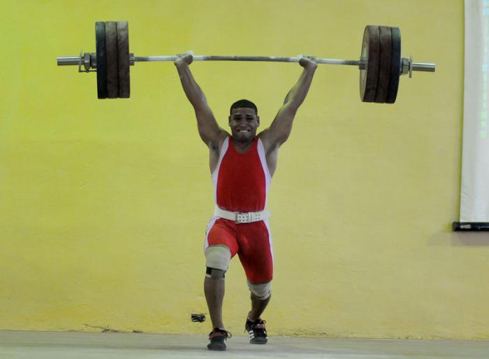 Torneo Internacional de Pesas Manuel Sures ,Oscar Reyes Martinez de 77 kg masculino.