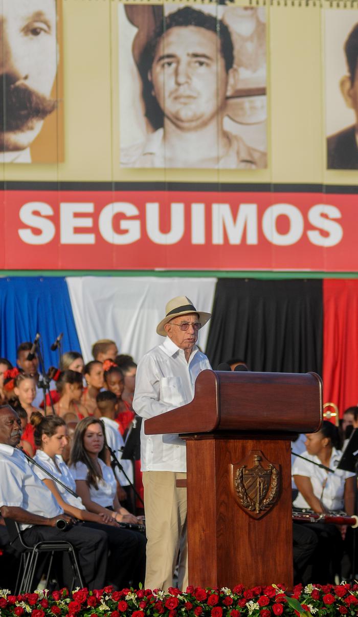 Acto central por el Aniversario 64 de los Asaltos a los Cuarteles Moncada y Carlos Manuel de Céspedes y  el día de la Rebeldía Nacional en la Plaza de la  Revolución de la Provincia de Pinar del Río, presiden el acto el Presidente de los Consejos de Estado y de Ministros, General de Ejército Raúl Castro Ruz, el primer vicepresidente de los Consejos de Estado y de Ministros de Cuba, Miguel Díaz-Canel Bermúdez, José Ramón Machado Ventura, Segundo Secretario del Comité Central del Partido Comunista de Cuba, La Primera Secretaria del PCC en Pinar del Rio Gladys Martínez Verdecia y otros dirigentes del Gobierno.
