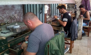 Arte con cuchara, cuchillo y tenedor