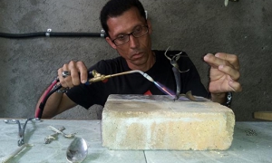 Arte con cuchara, cuchillo y tenedor