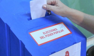 Colegio electroral Nro. 1 de la circunscripción 6, ubicada en 158 e/ 3ra y 3ra C, reparto Náutico, Playa.