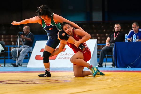 Lianna de la Caridad Montero plata en Mundial juvenil de lucha.