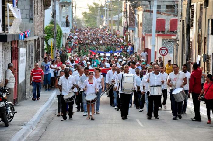 Peregrinación popular desde el centro de la ciudad hasta el monumento a los mártires del 4 de agosto. FOTO: LORENZO CRESPO