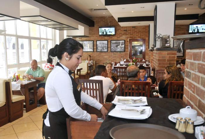 Visita realizada a la cooperativa no agropecuaria sita en Infanta y San Lázaro, El Biky restaurant- Bar- Dulcería.