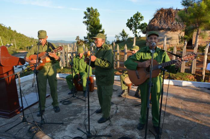 Quinteto Rebelde en el mismo escenario donde nació: la Sierra Maestra. foto: Armando Ernesto Contreras Tamayo