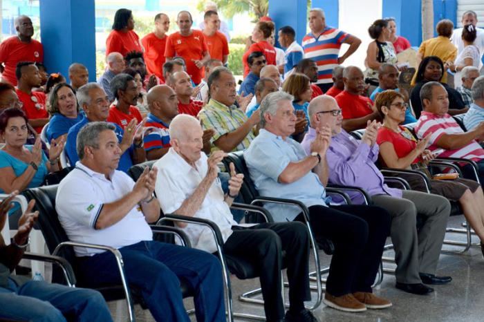 Inaguruan en el Cerra pelado nuevos depantamentos para atletas, Miguel Diaz-Canel primer Vicepresidente de los consejos de estados y ministros, Jose Ramon Fernandez Pte del Comite Olimpico cubano y Antonio Becali pst del INDER