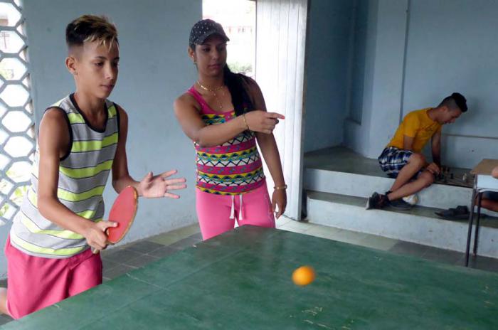 En la Ludoteca de Fray Benito ha encontrado Ileana María un espacio para aplicar sus conocimientos. 