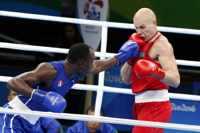 Erislandy Savón (izquierda) buscará en el campeonato mundial igualar o mejorar su plata del 2015. Foto: Roberto Morejón