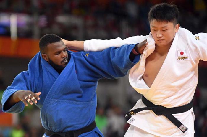 Alex García (izquierda) espera subir al podio en el Campeonato Mundial de Budapest