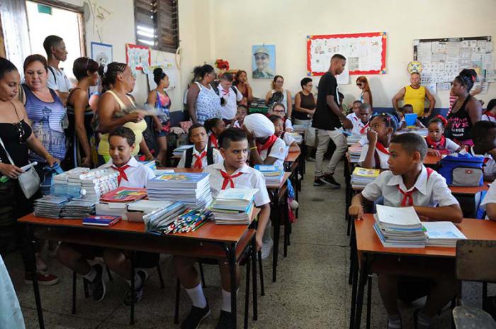 Inicio curso escolar 2017 en el municipio Cerro, escuela Guyen Van Troi