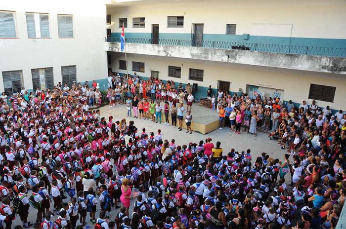Inicio curso escolar 2017 en el municipio Cerro, escuela Guyen Van Troi