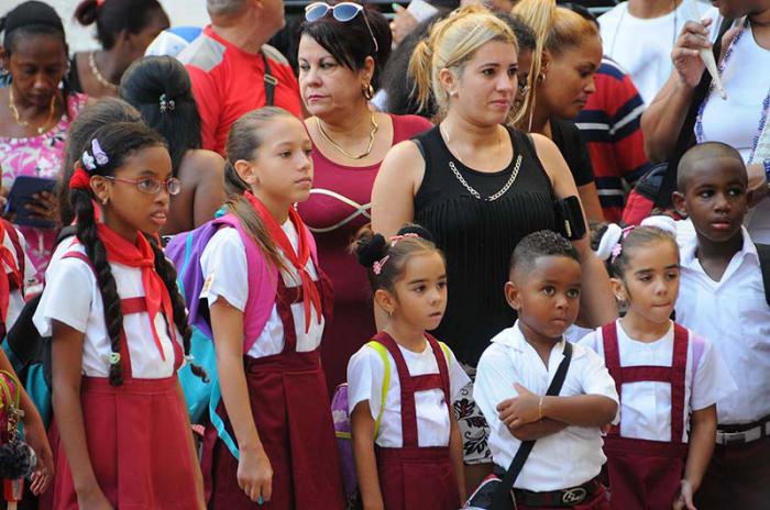 Inicio curso escolar 2017 en el municipio Cerro, escuela Guyen Van Troi