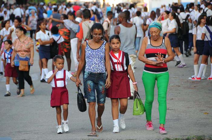 Inicio curso escolar 2017 en el municipio Cerro, escuela Guyen Van Troi