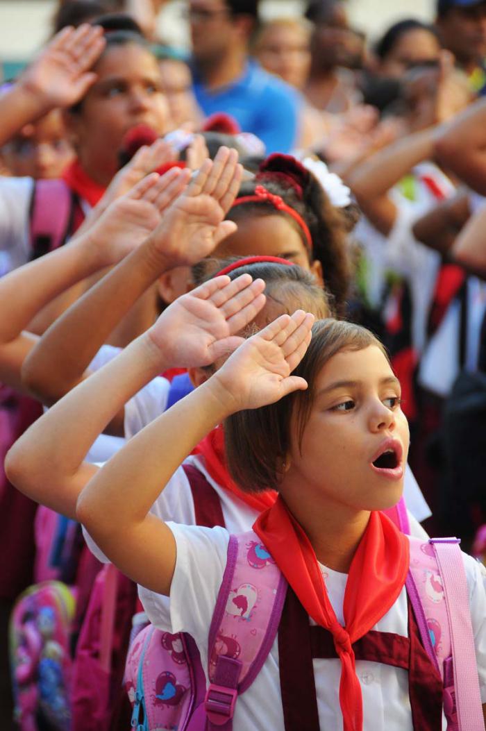 Inicio curso escolar 2017 en el municipio Cerro, escuela Guyen Van Troi
