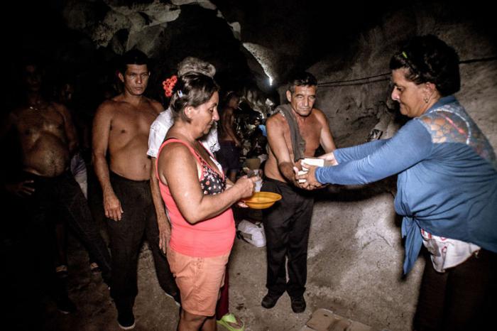 En Gibara, Holguín, personas evacuadas en una obra protectora de las FAR.