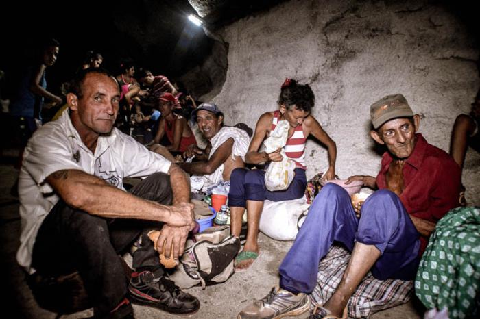 En Gibara, Holguín, personas evacuadas en una obra protectora de las FAR.