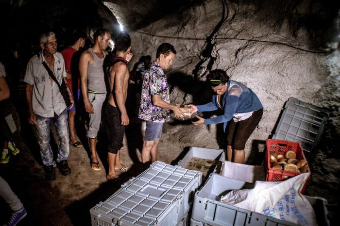 En Gibara, Holguín, personas evacuadas en una obra protectora de las FAR.