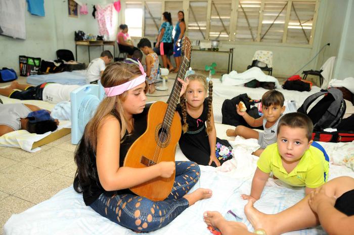Recorrido por el poblado de santa lucia en la Provincia de Camaguey, anters del embate del huracàn Irma, recidentes del referido poblado permanecen evacuados en la Escuela Primaria Alvaro Barba Machado