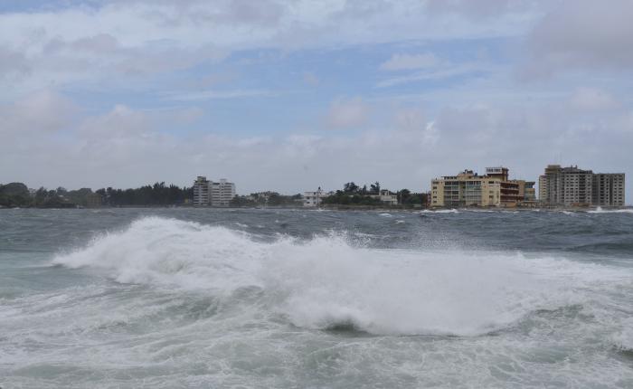 Comienzo de los vientos de tormenta tropical del huracán Irma en la capital. Malecón y 12, Vedado.