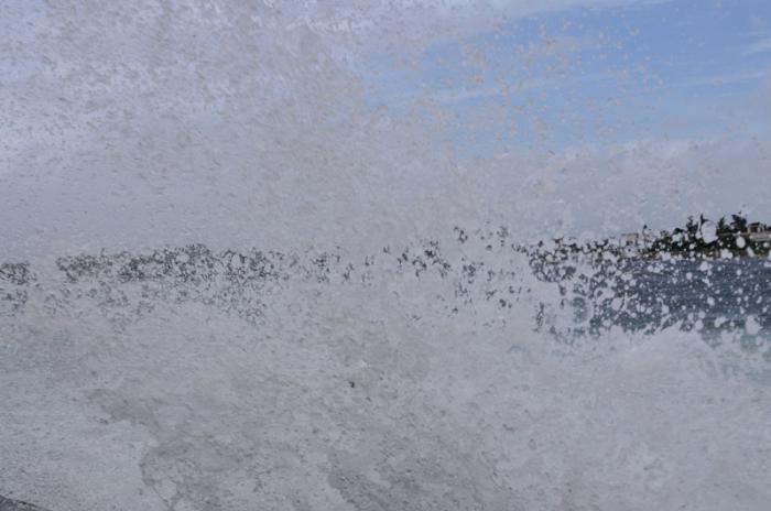 Comienzo de los vientos de tormenta tropical del huracán Irma en la capital. Malecón y 12, Vedado.