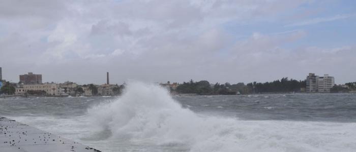 Comienzo de los vientos de tormenta tropical del huracán Irma en la capital. Malecón y 12, Vedado.