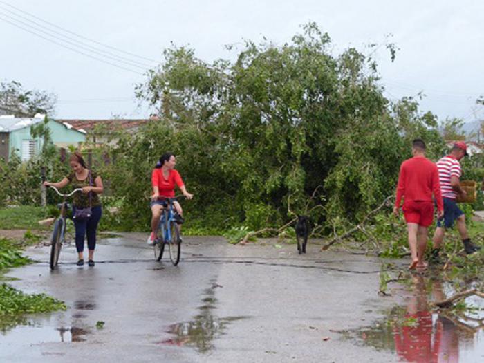 Primeras  imágenes del poblado de Bolivia, Ciego de Ávila, primero que sacudió Irma a su paso por la provincia. 