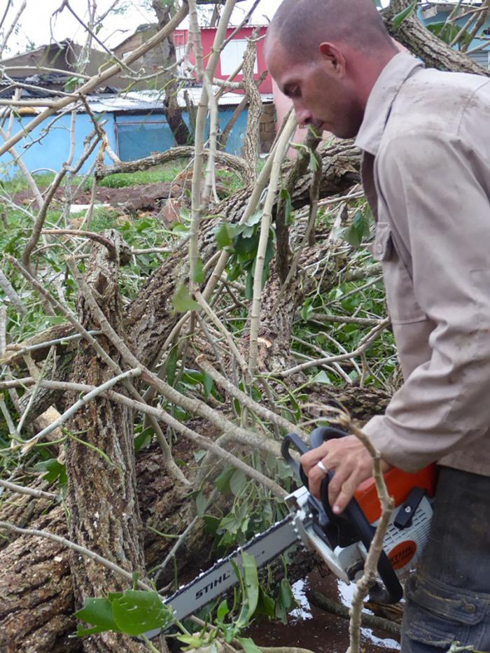 Primeras  imágenes del poblado de Bolivia, Ciego de Ávila, primero que sacudió Irma a su paso por la provincia. 