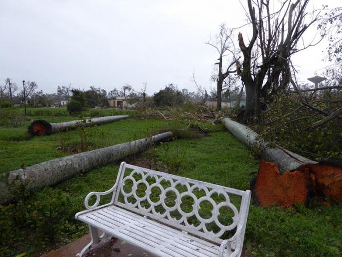 Primeras  imágenes del poblado de Bolivia, Ciego de Ávila, primero que sacudió Irma a su paso por la provincia. 