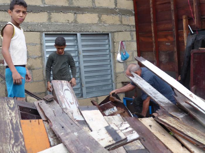 Primeras  imágenes del poblado de Bolivia, Ciego de Ávila, primero que sacudió Irma a su paso por la provincia. 