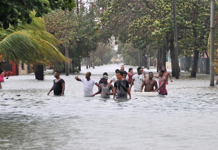 Huracan Irma penetracion del mar en calle G y 9 en el Vedado