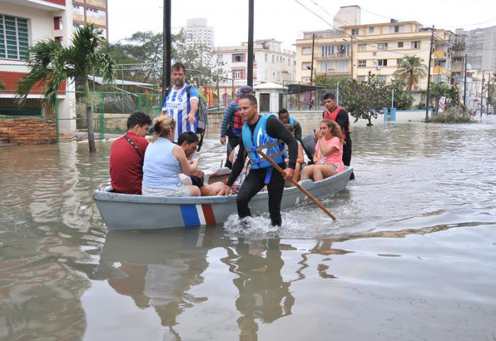 Huracan Irma penetracion del mar en calle G y 9 en el Vedado