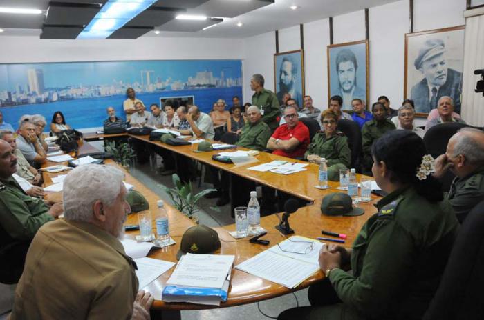 Consejo de Defensa Provincial presidido por el Comandante de la Revolución Ramiro Valdés Menéndez, vicepresidente de los Consejos de Estado y de Ministros; el General de Cuerpo de Ejército Leopoldo Cintra Frías, ministro de las FAR; su presidenta  Mercedes López Acea y otros jefes, oficiales y representantes de los organbismos del territorio.