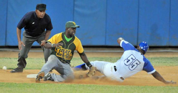Play Off IND vs PR  4to juego gana los IND 4 x 1 Yuliesky Gurriel jugador mas destacado, jugada en 3ra Malleta y Duarte