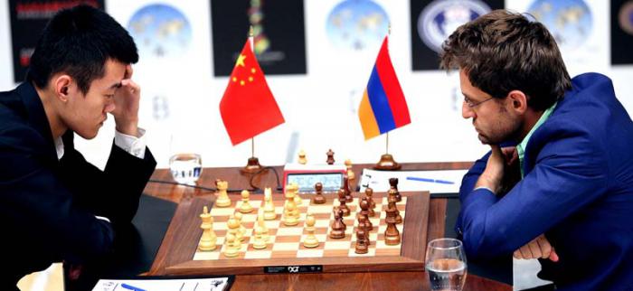 Liren (izquierda) firmó las tablas con Aronian. 