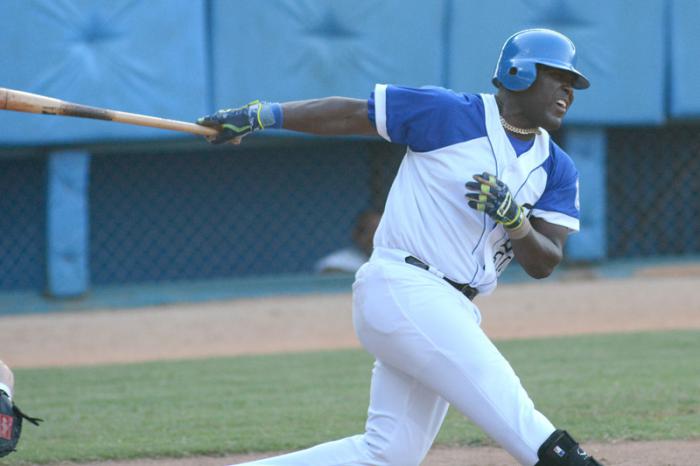 Beisbol-Serie 57 IND vs Isla YOANDRY URGELLES COBAS