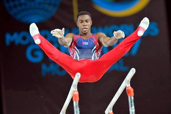 Manrique Larduet mostró parte de su arsenal en la sesión de pódium previa a la competencia. Foto: FIG