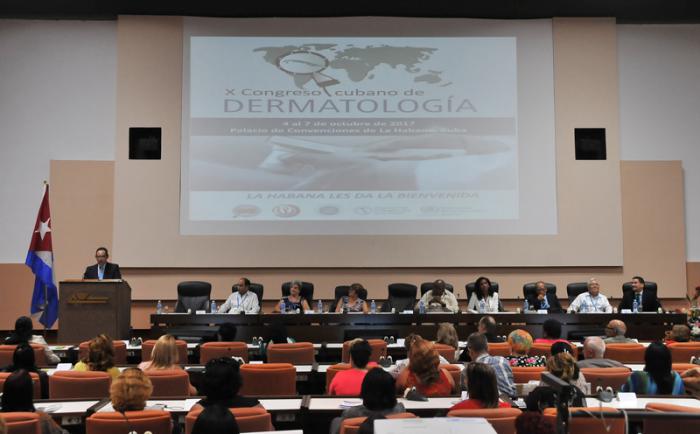 X Congreso cubano de Dermatología,con las palabras inaugural el Dr.Pedro Veliz presidente del Consejo Nacional de Sociedades Cientificas de la Salud.