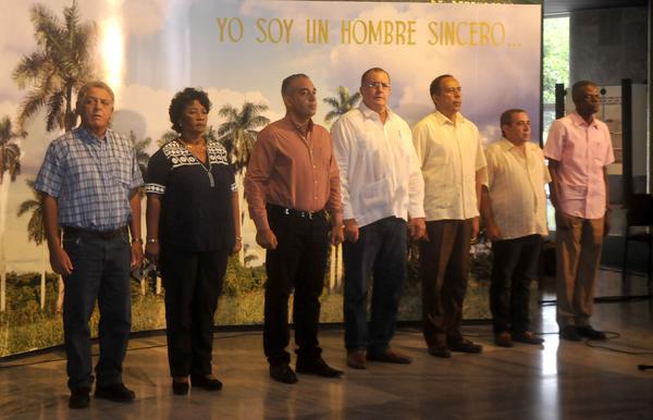 Reciben trabajadores azucareros el Sello de Cincuentenario