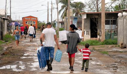 entrega de donativos en ciego de ávila