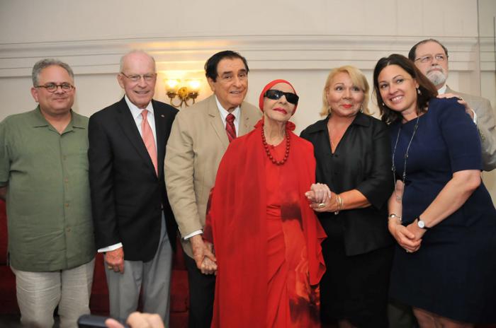 Alicia  y Pedro Simón, Director del Museo de la Danza, con la delegación convocada por el Consejo de la Ciudad de Tampa, Florida, Estados Unidos. foto: ismael batista