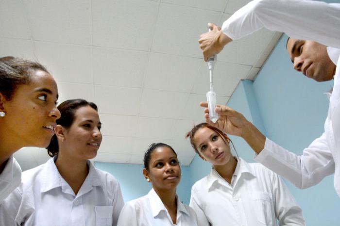 55 Aniversario de la Facultad de ciencias medicas Girón Javier Gonzalez Residente Bioquimica