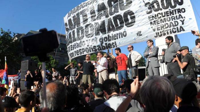 Marcha de Memoria Verdad y Justicia, Correpi, partidos de izquierda y centros de estudiantes secundarios por Santiago Maldonado en la Plaza de Mayo, el jueves 19 de octubre del 2017. 