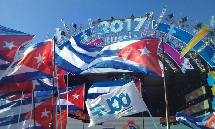 El desfile por el centenario de la Revolución Socialista de Octubre fue uno de los escenarios donde Cuba dejó su huella. 