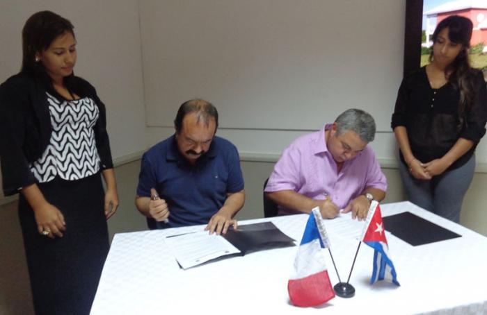 El nuevo instrumento bilateral lo suscribieron Ulises Guilarte de Nacimiento, miembro del Buró Político del Comité Central del Partido y secretario general de la CTC, y Philippe Martínez, titular de la CGT
