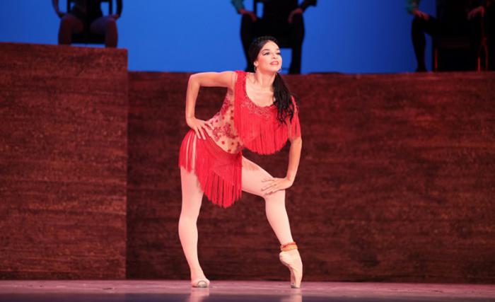 La primera bailarina Viengsay Valdés ha hecho una creación muy personal de la sensual cigarrera.