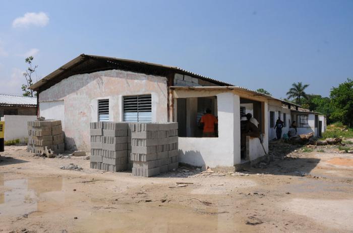 A un mes del paso del huracán Irma, se recupera el Consejo Popular Cojimar en el municipio Habana del Este. Nuevas adaptaciones de viviendas.