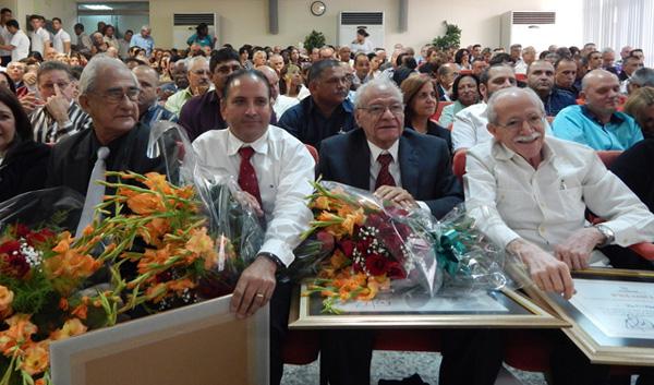 De izquierda a derecha el estomatólogo Félix Alberto Companioni Landin, el Doctor en Ciencias Valentín Salvador Rodríguez Moya, el ginecólogo Evelio Liberato Cabezas Cruz y el neurólogo Néstor Manuel Pérez Lache, después de recibir sus galardones.