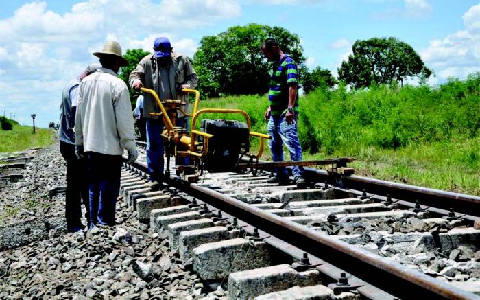 Alrededor de la mitad de los 22 kilómetros del camino Pedrero-Gavilanes ya ha recibido los beneficios de la rehabilitación. Foto: Carmen Rodríguez